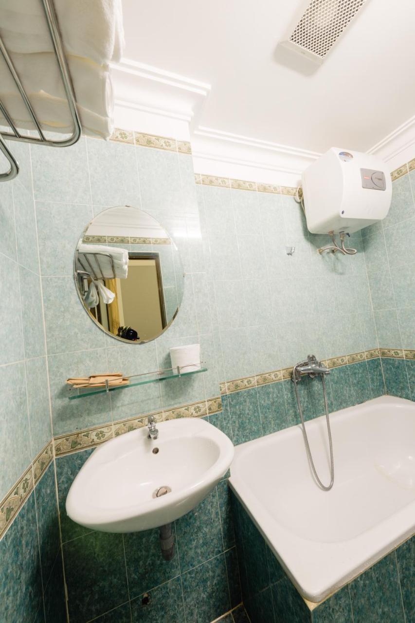 Avon Hotel Хюэ Номер фото